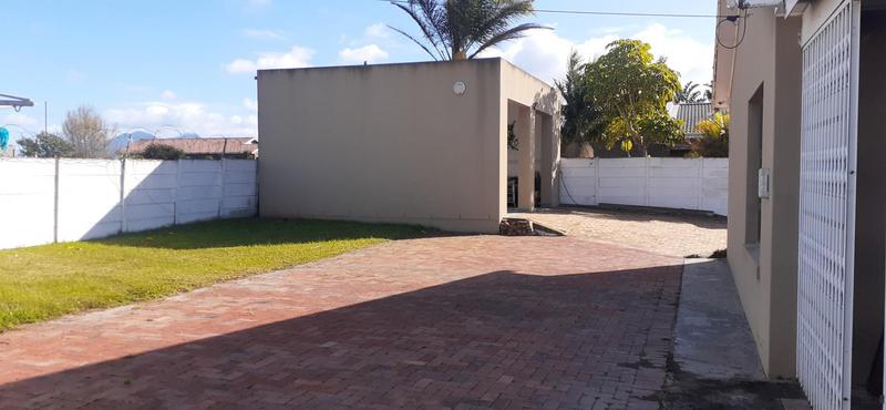 3 Bedroom Property for Sale in Dellville Park Western Cape